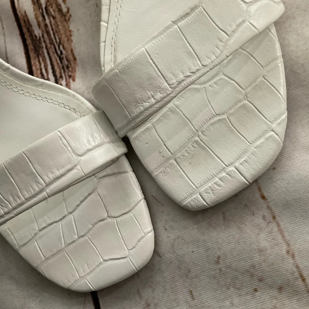 ZARA ALLIGATOR‎ EMBOSSED WHITE STRAPPY HEELED SANDALS - Picture 8 of 9